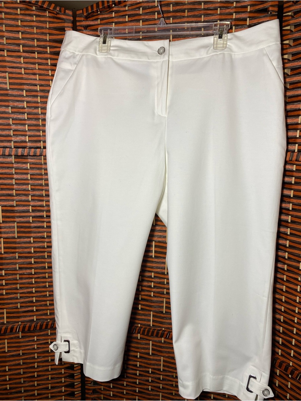 Rafaella Curvy White Capri Pants Size 16 Like New Stretch Career Casual